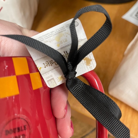 RAE DUNN Harry Potter Gryffindor Crest 🦁 Doublesided XL ceramic mug NWT - Picture 6 of 7